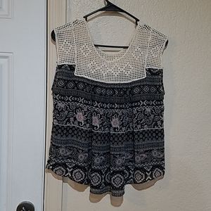 Forever 21 Bohemian Crop Top with Lace Yolk Size L